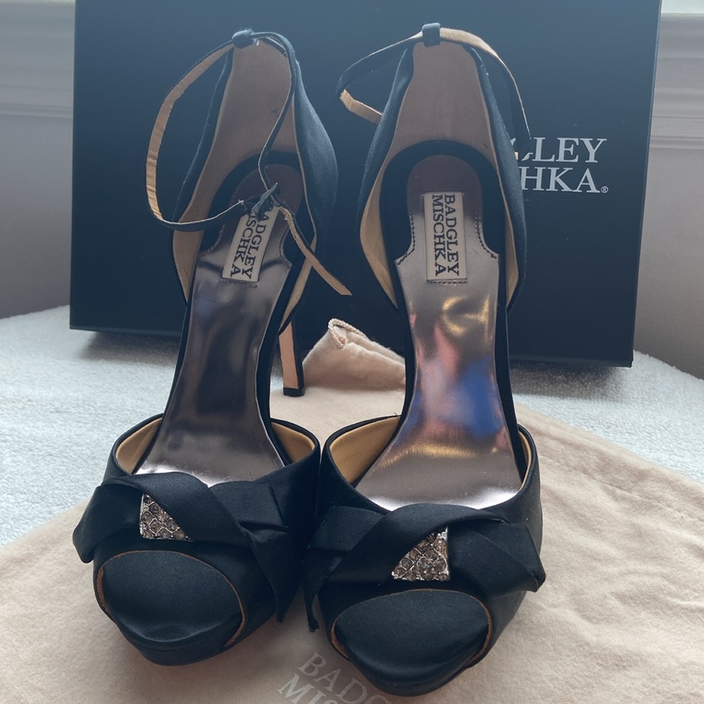 Badgley Mischka Satin Black clear Rhinestone ribbon Heels size 9M
